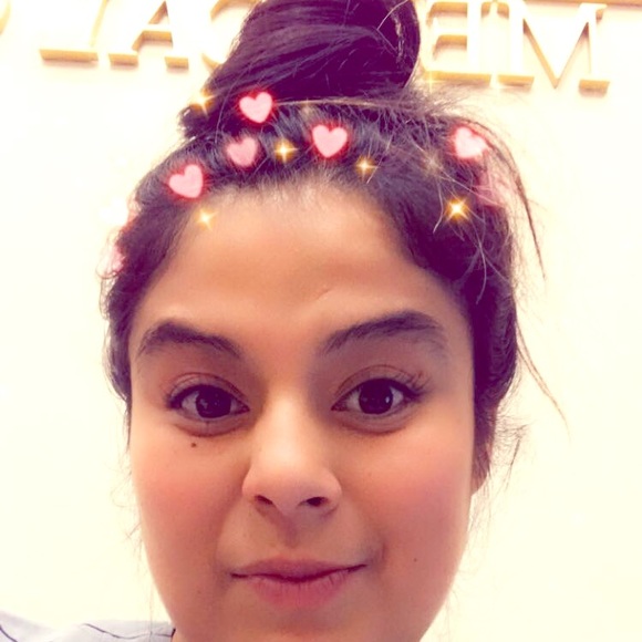 Meet your Posher, Julie - Picture 1 of 1